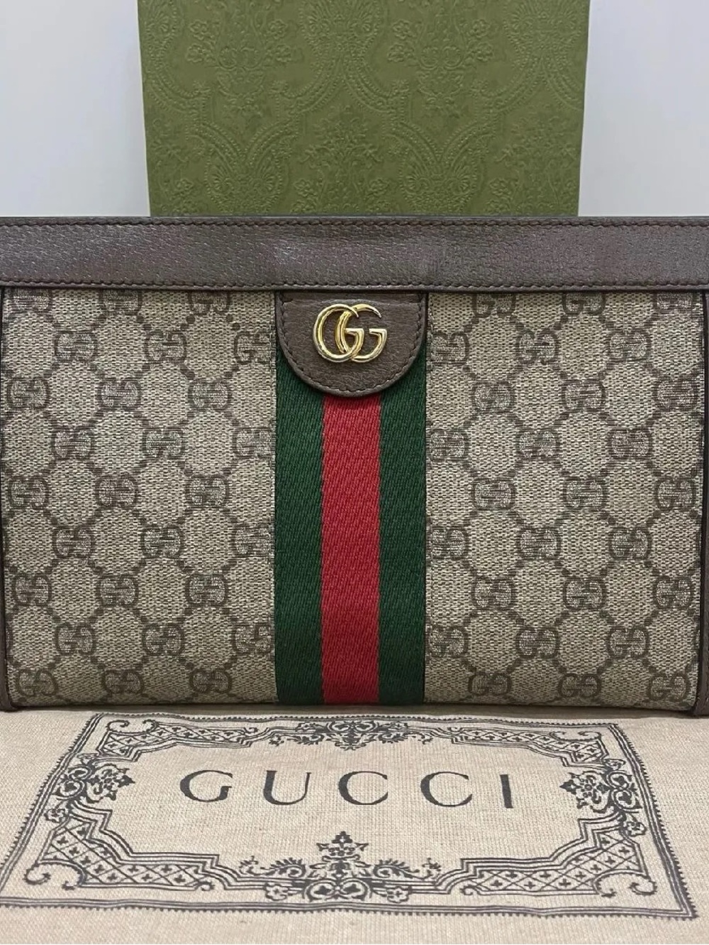♥️Gucci Medium GG Supreme Web Clutch in Brown with Red & Green Stripe Padlock♥️